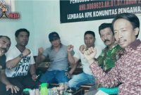 Kompak; pose bersama Dewan Pengurus Cabang (DPC) Komunitas Pengawas Korupsi (KPK) Kabupaten Sampang.