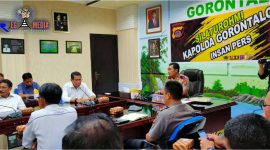 Kapolda Gorontalo (Brigjen Pol. Drs. Wahyu Widada, M.Phil) didampingi Dir Reskrimmum (Kombes Pol. Rinto Prastowo, SIK) Kabid Humas (AKBP Wahyu Tri Cahyono, SIK) dan Wadir Intelkam saat silaturahmi bersama insan pers.