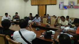 Tampak tak hadir camat dan 6 lurah dalam pemanggilan yang kedua kalinya saat hearing di aula DPRD Sampang terkait realisasi pembangunan ADK.