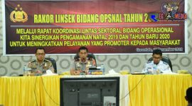 Kapolda Gorontalo (Brigjen Pol Drs. Wahyu Widada, M. Phil)  saat pimpin rapat koordinasi lintas sektoral persiapan Operasi Lilin Otanaha 2019.
