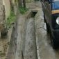 Drainase (selokan air) yang tidak ditutup, di Kampung Usman Dhomiri,  Padasuka. 