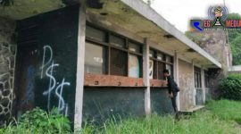 Kondisi loket pintu masuk Stadion Sangkuriang,  Padasuka,  Cimahi. 