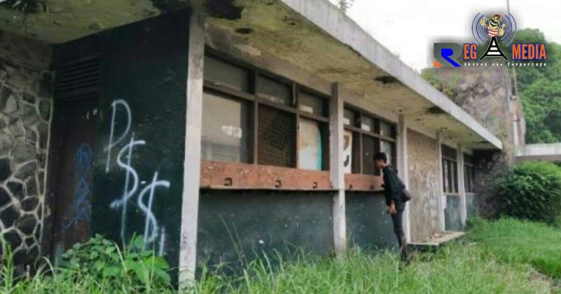 Kondisi loket pintu masuk Stadion Sangkuriang,  Padasuka,  Cimahi. 