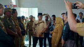 Bupati Bangkalan saat mengecek lokasi kebakaran di RS Syamrabu