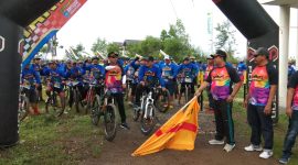 Wabup Sampang dan DPRD Jatim didampingi Panitia melepas peserta