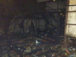 Sijago Merah Lahap Dapur Warga Di Baruh Sampang