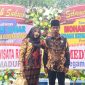 Supriadi Kontraktor Malaysia bersama istri