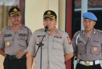 Kapolres Sampang AKBP  Didit Bambang Wibowo Saputra (tengah). 