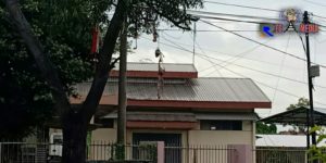 BH Bergelantungan Didepan Kantor Dinsos Bangkalan