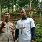 Wakapolresta Bogor (AKBP.  M.  Arsal Sahban)  saat menyaksikan momentum mekarnya bunga bangkai di kebun raya bogor. 