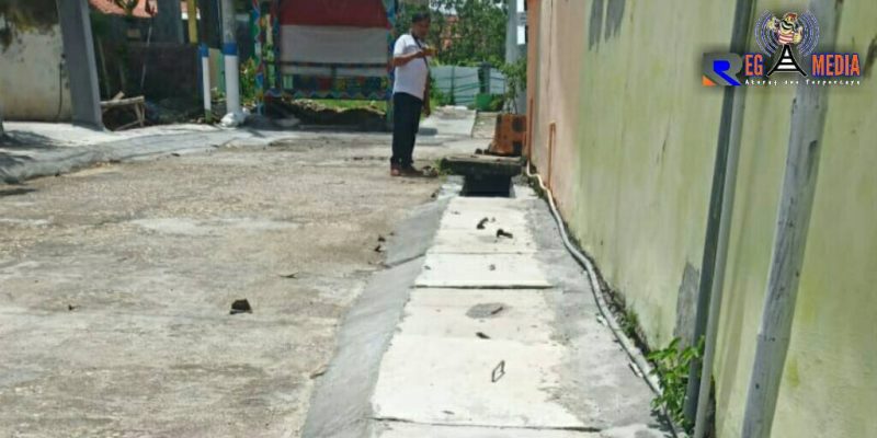 Proyek ADK tutup saluran air yang di protes warga. 