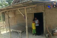 Kondisi rumah Abd. Malik warga Jl. Pahlawan, Sampang,  memprihatinkan. Rumah bertembok anyaman bambu. 