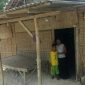 Kondisi rumah Abd. Malik warga Jl. Pahlawan, Sampang,  memprihatinkan. Rumah bertembok anyaman bambu. 