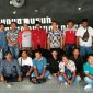 Dokumentasi: Jatim Corruption Watch (JCW) Sampang pose bersama dengan para awak media. 