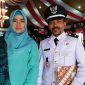 Kepala Desa Karang Anyar (Achmad Sabra'e)  beserta istri usai dilantik di Pendopo Trunojoyo Kabupaten Sampang. 