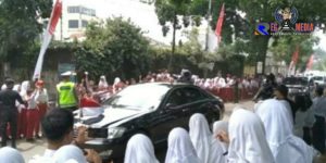 Riuh Gemuruh Siswa-Siswi Cimahi Sambut Kedatangan Jokowi