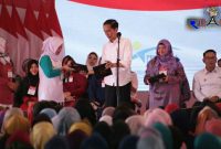 Presiden RI (Joko Widodo) dihadapan masyarakat Cimahi, di Gedung Techno Park. 