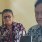 Ketua panitia seleksi  CPNS Kabupaten Bangkalan Setijabudi bersama Plt Kepala BPKAD Ishak Sudibyo