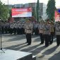 Kapolres Pamekasan (AKBP Djoko Lestari) saat pimpin sertijab tiga perwira Polres Pamekasan yang baru dan lama. 