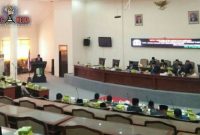 Saat berlangsungnya rapat paripurna di gedung grahadi DPRD Kabupaten Sampang, tentang penyampaian pandangan umum fraksi. 