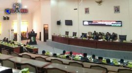 Saat berlangsungnya rapat paripurna di gedung grahadi DPRD Kabupaten Sampang, tentang penyampaian pandangan umum fraksi. 
