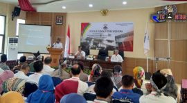 Saat berlangsungnya kegiatan Forum Group Discussion di kantor Kecamatan Cimahi Tengah. 