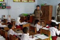 Satuan Polisi Pamong Praja (Satpol PP) Sampang melakukan sosialisasi dan pencegahan di Sekolah Dasar (SD), terkait adanya isu penculikan anak.