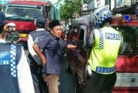 Dishub dan Satlantas Polres Sampang melakukan penindakan terhadap taksi gelap. 