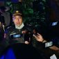 Kapolres Bangkalan (AKBP Rama Samtama Putra) saat di wawancarai awak media.