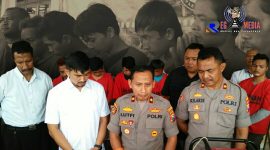Konferensi Pers; Polres Sampang ungkap lima kasus kriminal, tiga kasus pencurian, kasus penggelapan dan kasus penganiayaan. 