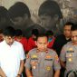 Konferensi Pers; Polres Sampang ungkap lima kasus kriminal, tiga kasus pencurian, kasus penggelapan dan kasus penganiayaan. 