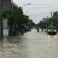 Kondisi Jl. Raya Telang,  Kamal, Bangkalan, tergenang banjir pasca dituruni hujan. 