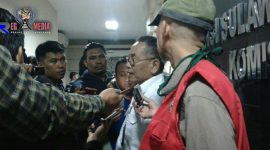 Plt Kepala Dinas Kesehatan Provinsi Sulawesi Selatan (Mustari Ichsan) saat diwawancarai awak media.