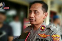 Wakapolres Sampang (Kompol Muhammad Lutfi) saat diwawancarai awak media. 