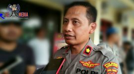 Wakapolres Sampang (Kompol Muhammad Lutfi) saat diwawancarai awak media. 