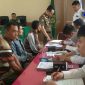 Para pemilik bengkel dan sorum di Cimahi yang tidak memiliki izin saat menjalani sidang Tipiring. 