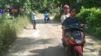 Jalan Poros di Desa Rapa Laok Bikin Jengkel Warga