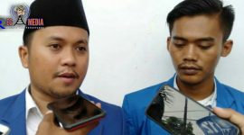 Anggota DPR RI (Slamet Riyadi) bersama Wakil Sekertaris PAN DPD Kab. Sampang (Fajar Andriawan) saat diwawancara awak media. 