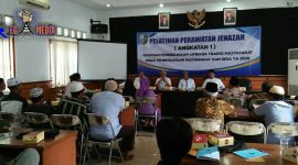 Kepala DPMD Kabupaten Sampang (H. Malik Amrullah)  saat menyampaikan sambutannya dalam pelatihan perawatan jenazah. 