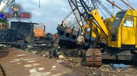 Perusahaan pemotongan kapal bekas yang ada di Kamal,  Bangkalan, Madura. 