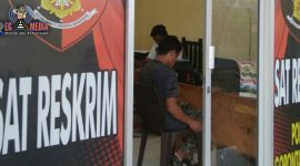 SM saat melaporkan AGH yang menikahi istrinya ke Mapolres Gorontalo Utara. 