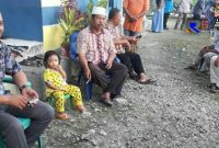Ketua LSM Kibar Hengki Maliki (pojok kiri) saat mendengarkan aspirasi dari masyarakat tentang wabah virus corona. 