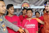 HN, saat press release di halaman Mapolres Sampang.