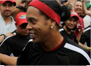 Ronaldhino, Sang Mega Bintang Yang Kini Dikabarkan Bangkrut & Terjerat Hutang