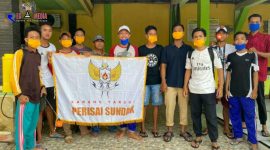 Pose bersama ketua dan anggota Karang Taruna Perisai Sundak, Desa Sukolilo Barat, Kecamatan Labang.