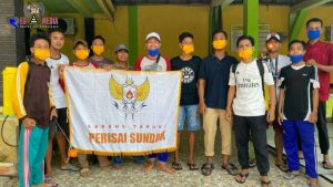Semprotkan Disinfektan & Bangun Posko, Karang Taruna Desa Di Bangkalan Data Pendatang Dari Zona Merah