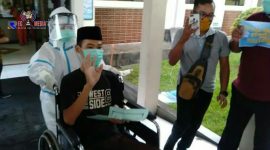 R, warga Kecamatan Blega pasca dinyatakan sembuh keluar dari rumah sakit RSUD Syamrabu Bangkalan, Jumat (17/4) kemarin.