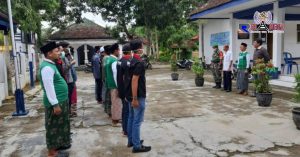 Camat Robatal Lepas Relawan Semprot Disinfektan MWC NU