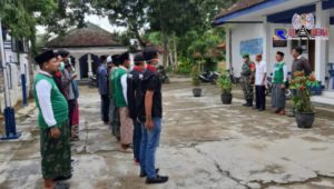 Camat Robatal Lepas Relawan Semprot Disinfektan MWC NU