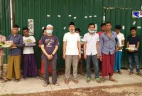 Ustad Hosairi Awi, ditengah para buruh migran Indonesia di Malaysia.